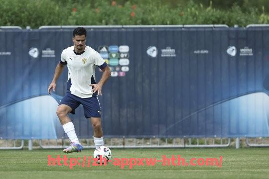 HTH华体会APP下载-德甲球队蛋糕女生文案创意与营销策略